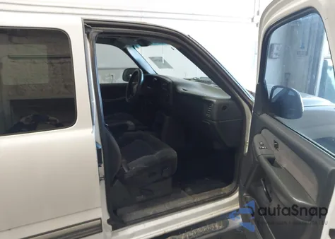 2001 Chevrolet Silverado 1500 Ls z USA, uszkodzony, nr VIN 2GCEK19T011151171